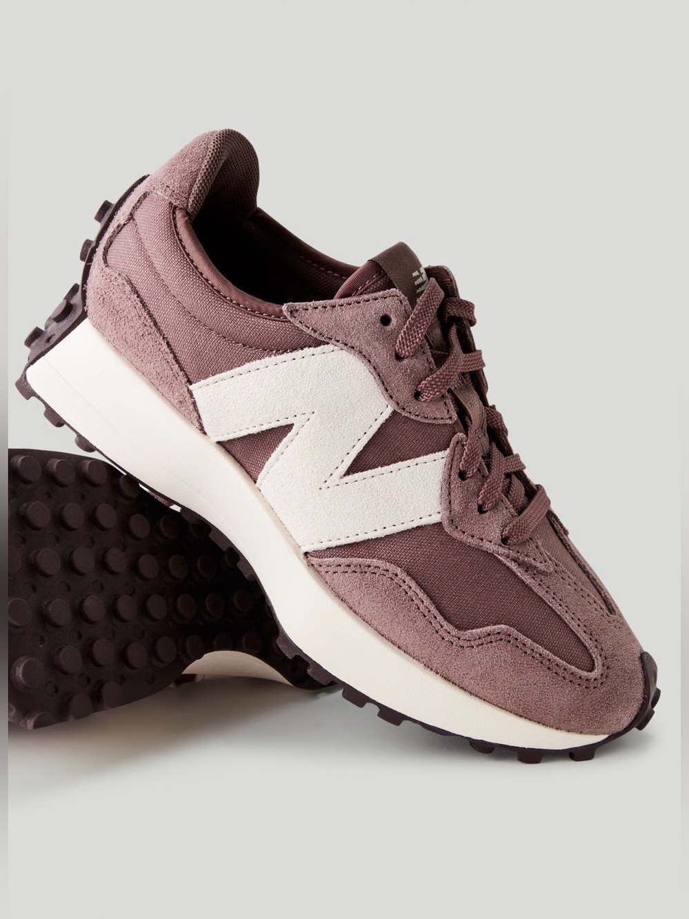 New Balance 327 in Black Fig